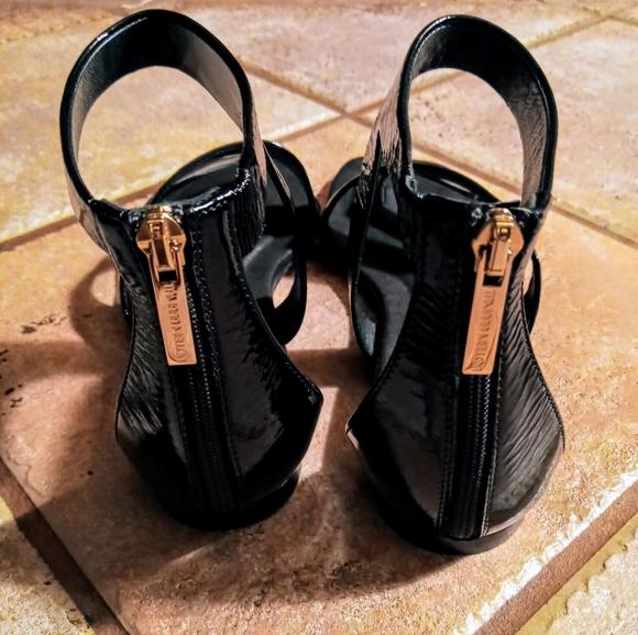 Tamara Mellon Black Patent Leather Gladiator Sandals - Picture 4 of 9